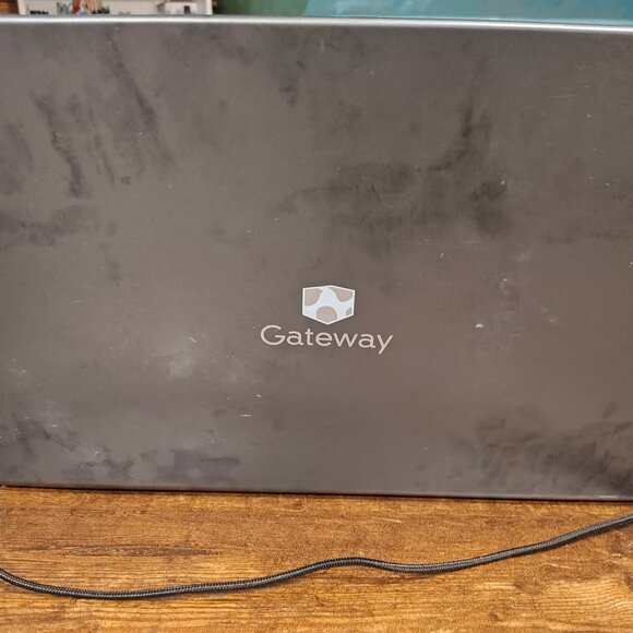 Gateway Laptop - Picture 8 of 10